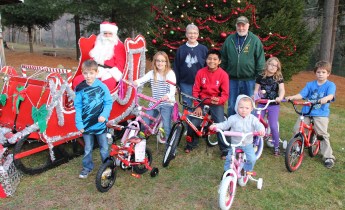 Santa Claus Visits Dam, Festival at Owl Creek, Tamaqua, 12-12-2015 (46)
