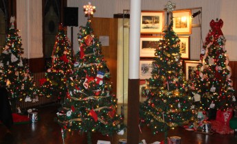 Tree Festival, Voting, Tamaqua Community Arts Center, Tamaqua, 12-4-2015 (25)