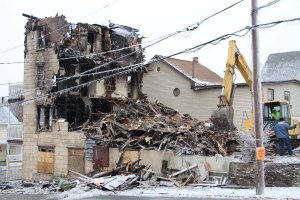 apartment-building-being-torn-down-2nd-north-street-lehighton-1-10-2017-6