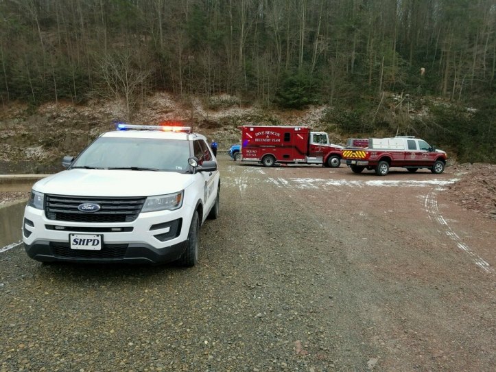 deer-stuck-on-ice-north-manheim-township-1-7-2017-2