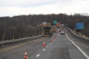 repairing-potholes-penndot-interstate-81-1-26-2017-17