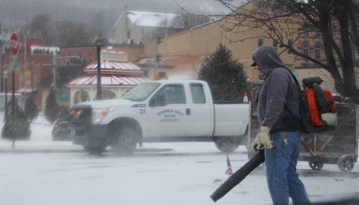 snow-blowing-tamaqua-borough-crew-depot-park-tamaqua-1-31-2017