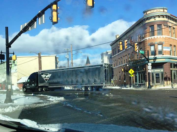 wrong-way-tractor-trailer-via-justin-startzel-five-points-tamaqua-2-9-2017-copy
